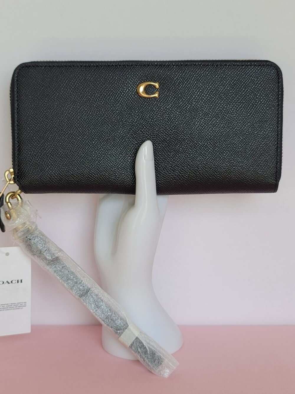 COACH Crossgrain Leather Long Continental Wallet/Wristlet -Black color ⭐